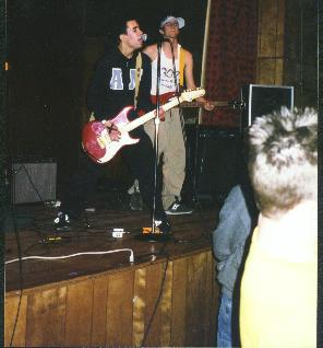 band1.JPG (17186 bytes)