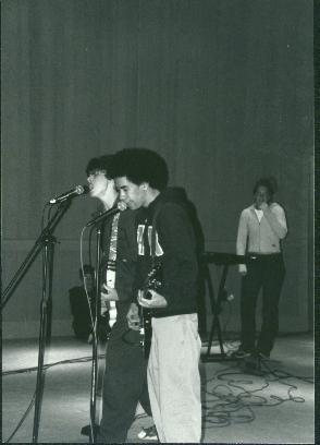 band10.JPG (16155 bytes)