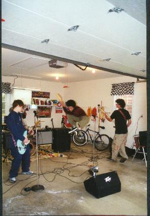 band5.JPG (25346 bytes)